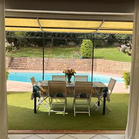 Villa Proche Centre , Avec Piscine *