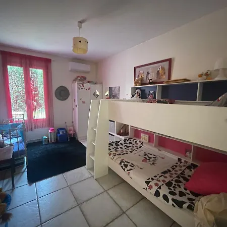 Villa Proche Centre , Avec Piscine *