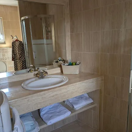 Villa Proche Centre , Avec Piscine