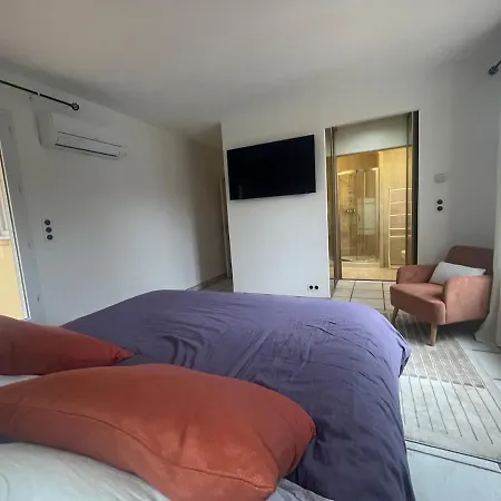 Villa Proche Centre , Avec Piscine Nimes