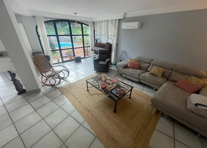 Βίλα Proche Centre , Avec Piscine